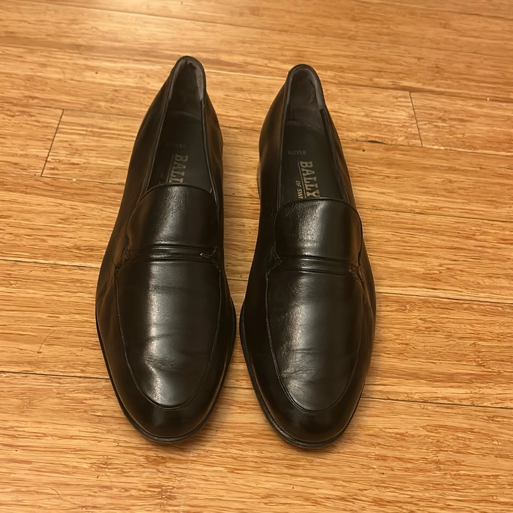 Bally vintage black leather men’s loafers.